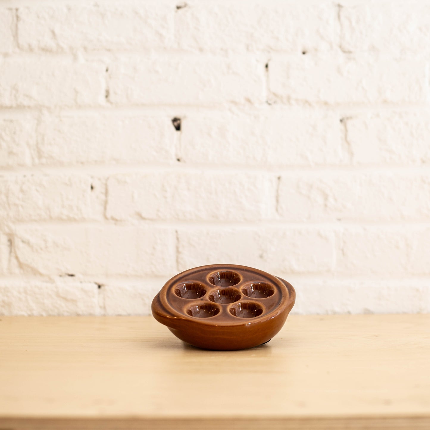 Assiette à escargots brune