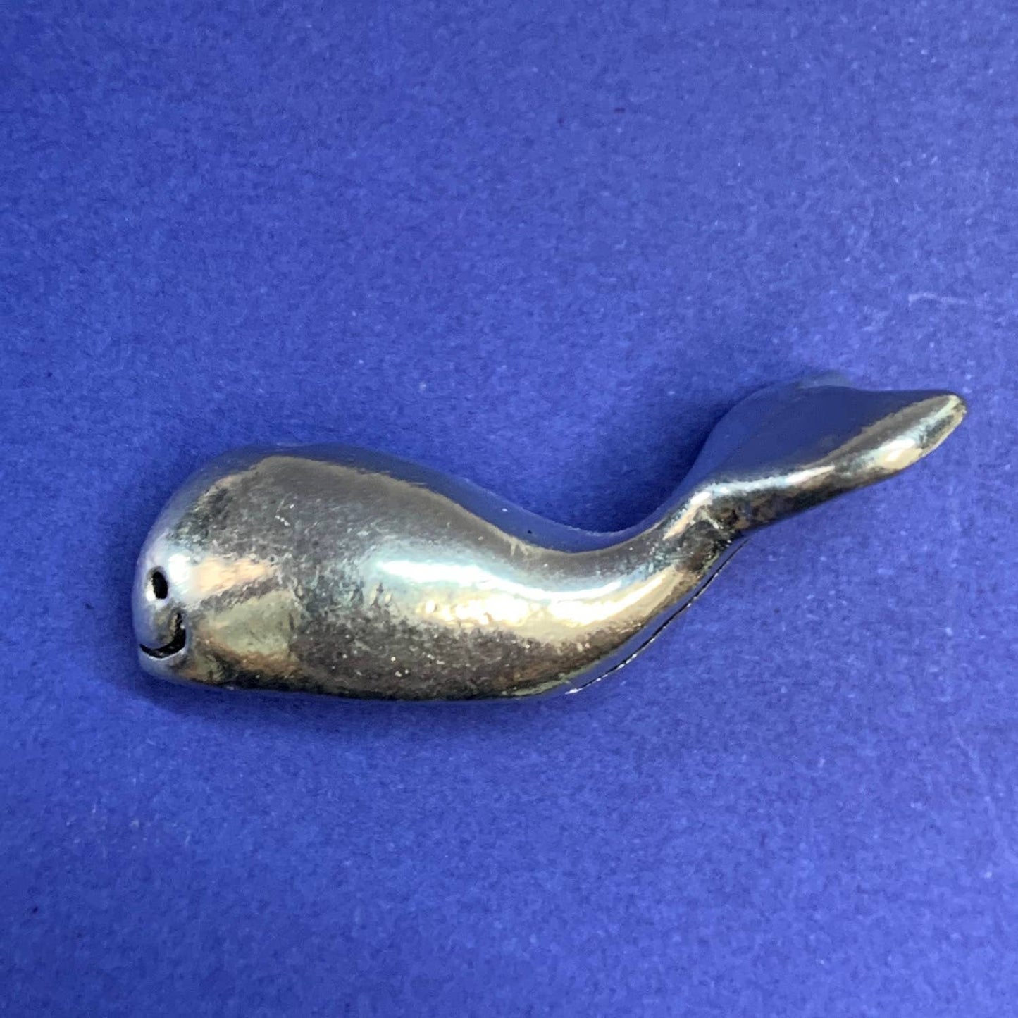 Porte-bonheur baleine en étain