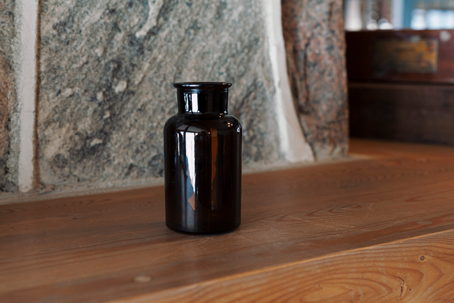 Mini vase en verre ambré