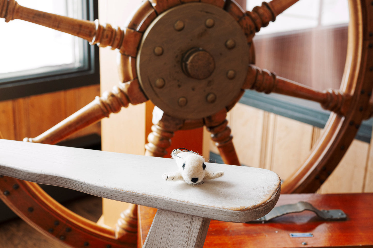 Décoration en laine phoque