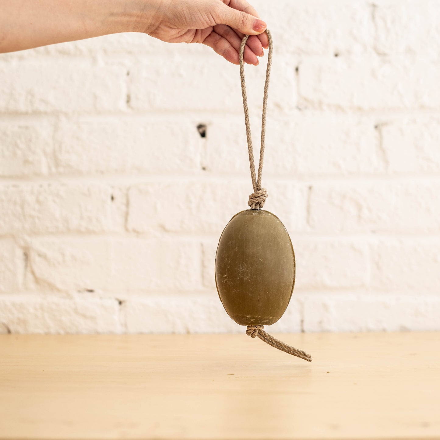 Savon de Marseille ovale sur corde 290g