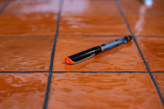 Stylo graphic liner 01