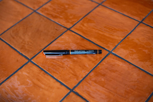 Stylo graphic liner 02