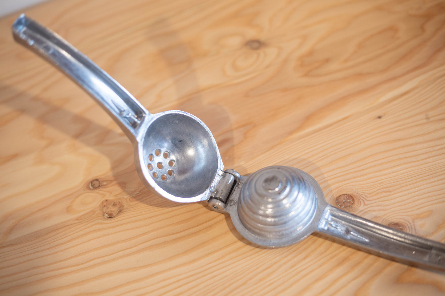 Presse-agrumes aluminium