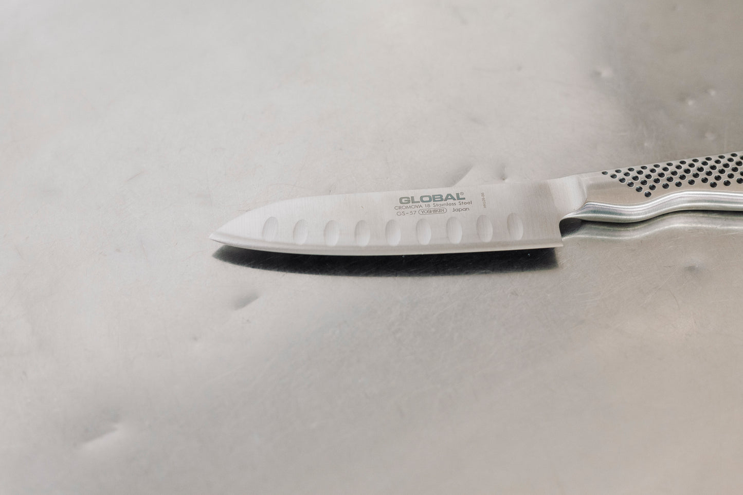 Couteau mini Santoku alvéolé GS57 Global
