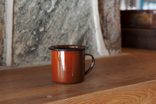 Tasse émaillée brune