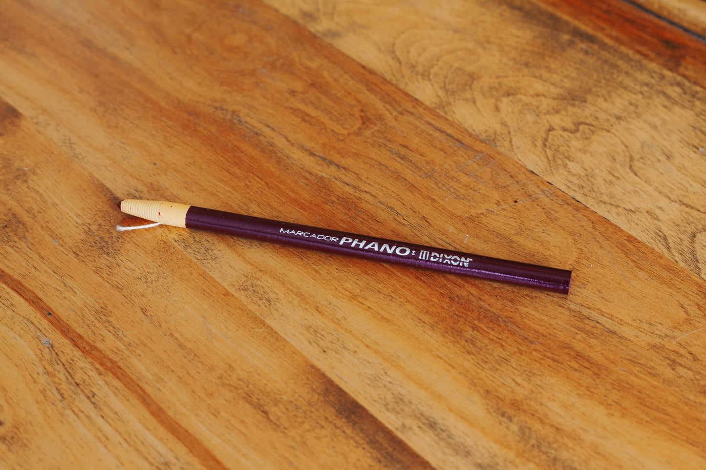 Crayon de cire rouge