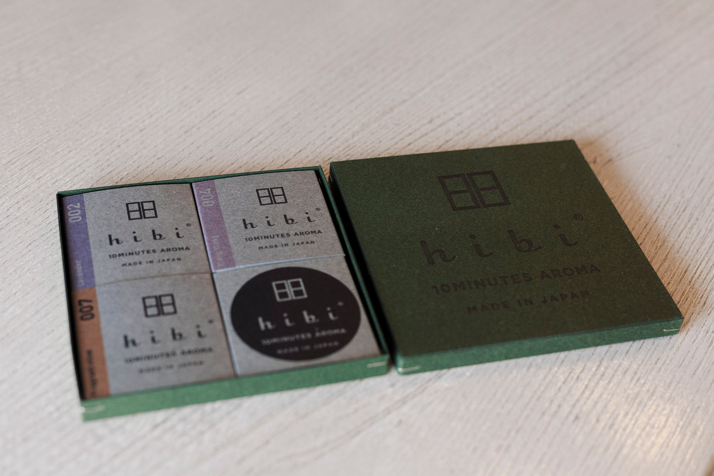 Coffret cadeau 3 parfums d'encens Hibi Vert foncé fragrances herbacées