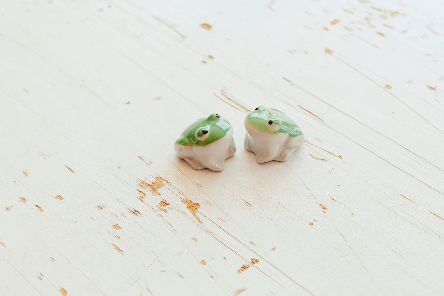 Petite grenouille flottante en céramique