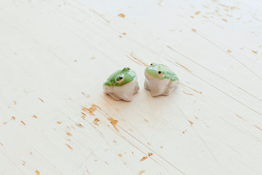 Petite grenouille flottante en céramique