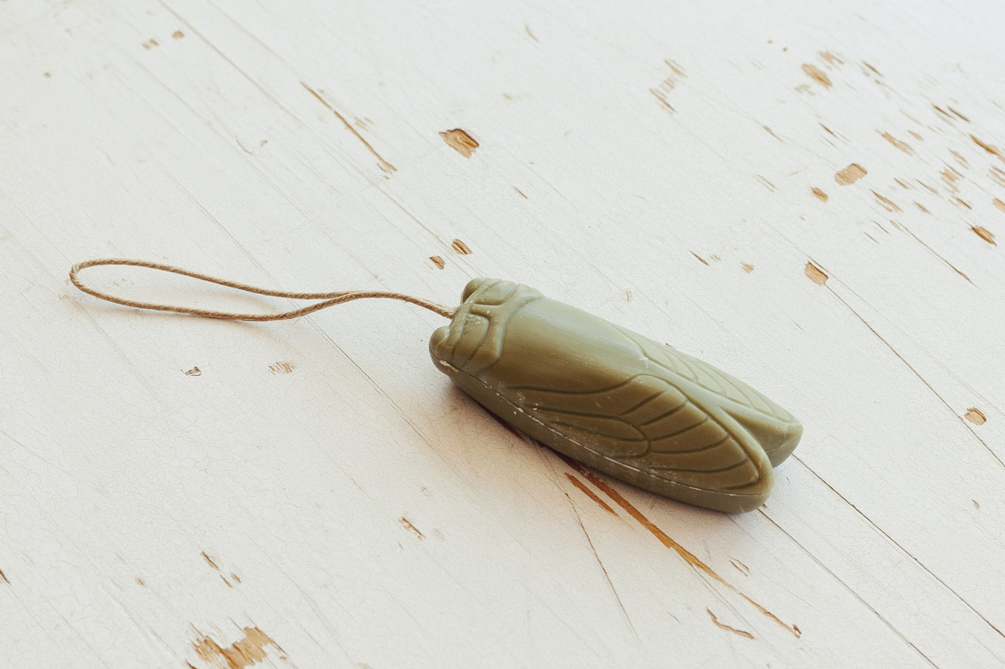 Savon Marseille cigale sur corde olive